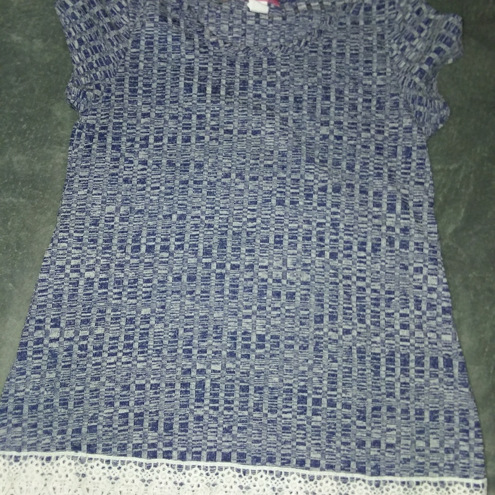 Girl's shirt